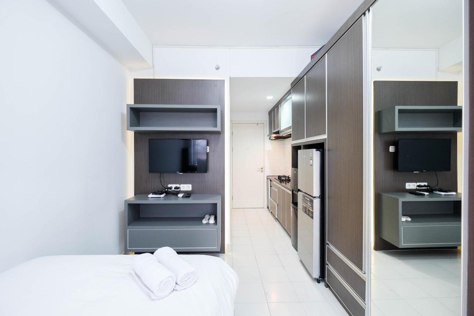 Modern And Comfy At Patraland Urbano By Travelio Apartemen